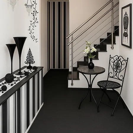 Lueheblick Im Haus Luehegarten