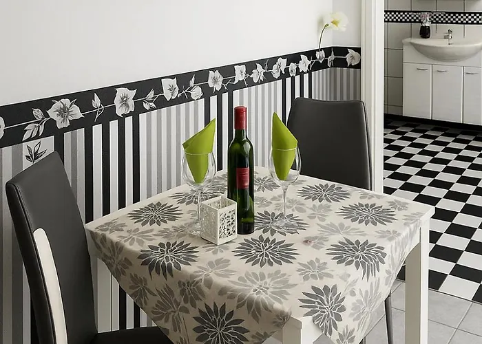 Lueheblick Im Haus Luehegarten *